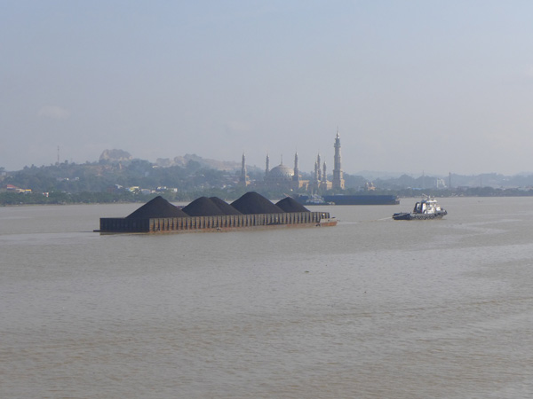 A coal barge passes the Masjid Islamic Center in Samarinda, East Kalimantan. Photo: David Fogarty