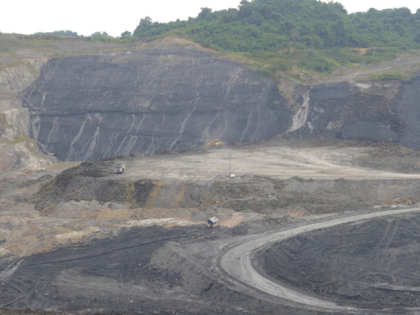 Open pit mining at PT Kitadin coal mine, majority owned by Thai firm Banpu, near Samarinda, East Kalimantan. Photo by David Fogarty, (August 2014).