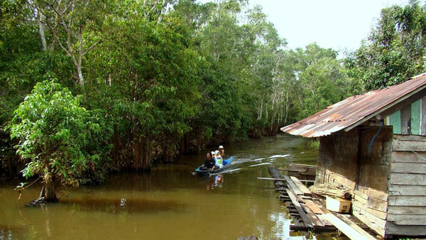 The raft research station where Staniewicz and other researchers collected data. Photo supplied by Robert Stuebing.