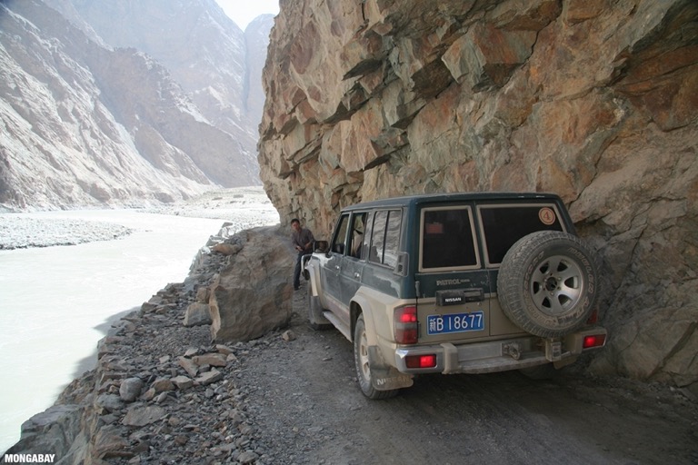 SUV scraping through a narrow point